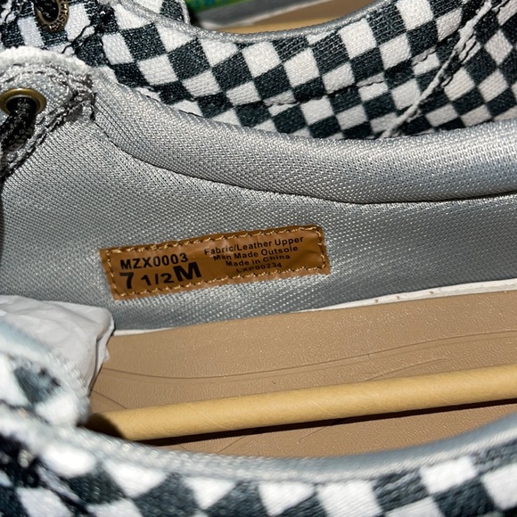 NWOB. Zero X, mens shoe size 7.5 - Picture 7 of 11